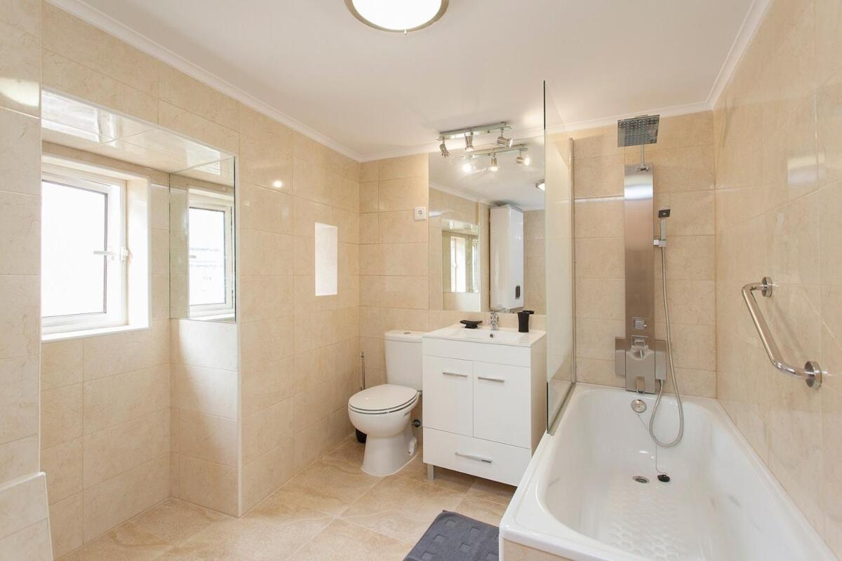 Principe Real 2 Bedrooms 2 Bathrooms, Air-con, Wi-fi, 2nd Floor Apartment