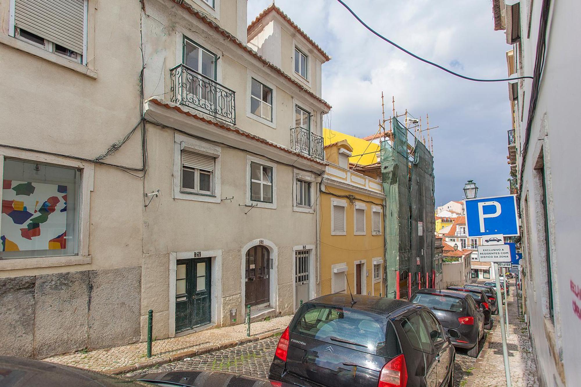 Principe Real 2 Bedrooms 2 Bathrooms, Air-con, Wi-fi, 2nd Floor * Lisbon
