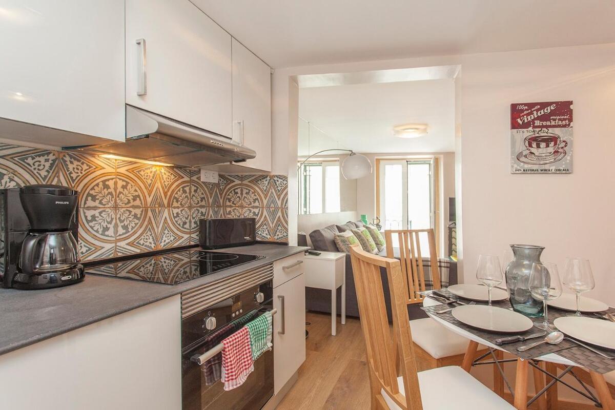 Apartment Principe Real 2 Bedrooms 2 Bathrooms, Air-con, Wi-fi, 2nd Floor *